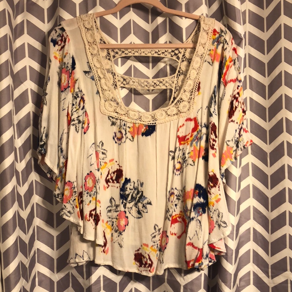 White flowey top